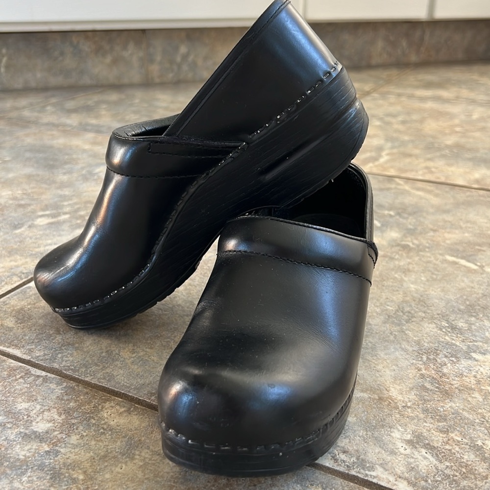 Dansko clogs slip on professional black clog 37